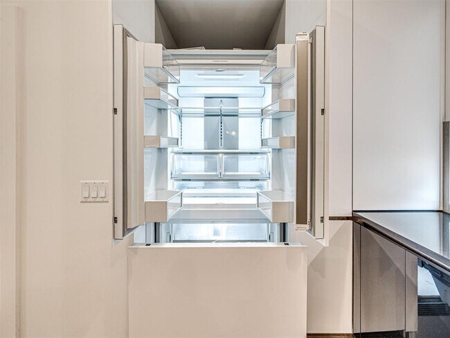 Building Photo - 825 NW 6th St