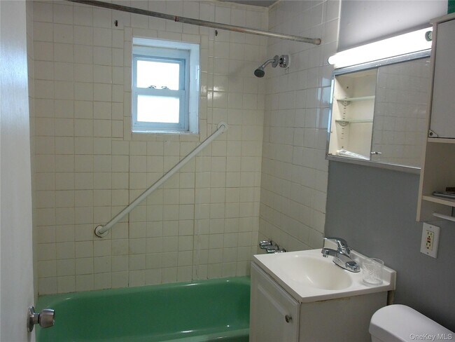 Building Photo - 36 Burr Rd