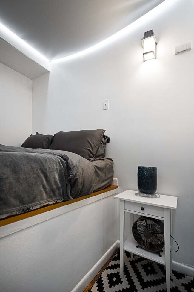 Building Photo - 328 E 74th St