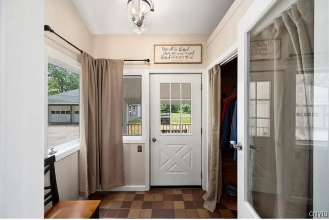 Building Photo - 2943 Lumbard Rd