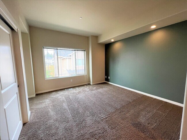 Building Photo - 28609 SW Villebois Dr N