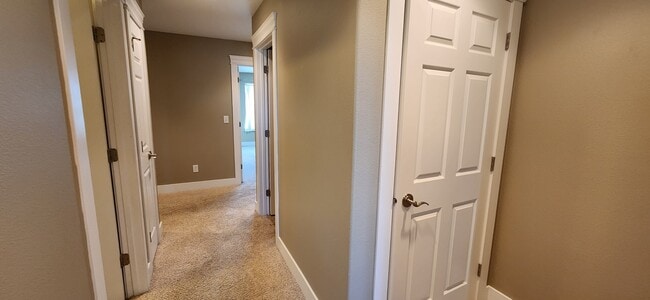 Building Photo - 1035 Rd Runner St