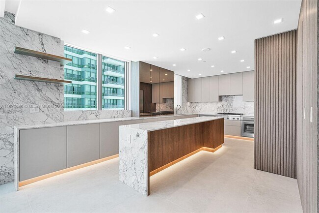 Building Photo - 3535 S Ocean Dr