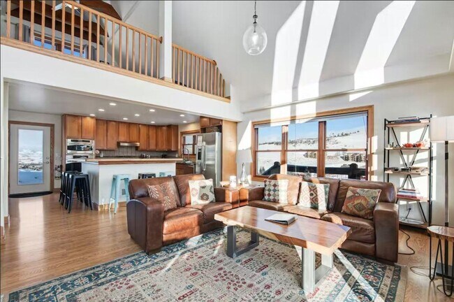 Building Photo - 366 Indian Trail