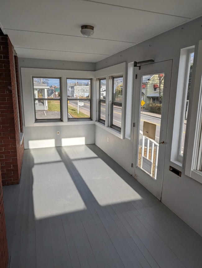 Building Photo - 264 Elm St