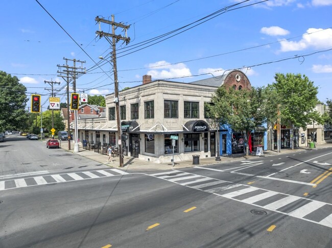 Building Photo - Renovated Highland Loft sleeps 4!