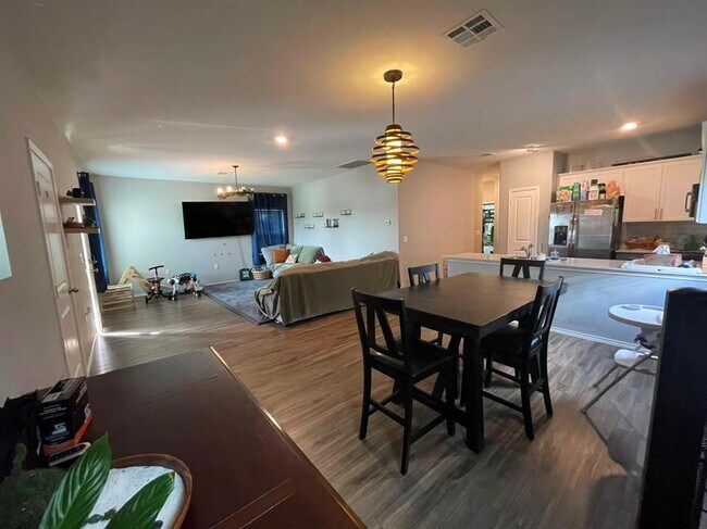 Building Photo - 2321 Forgetmenot Ln