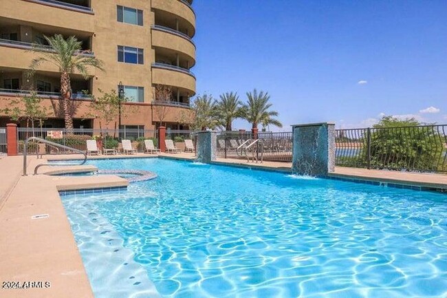 Building Photo - 945 E Playa Del Norte Dr