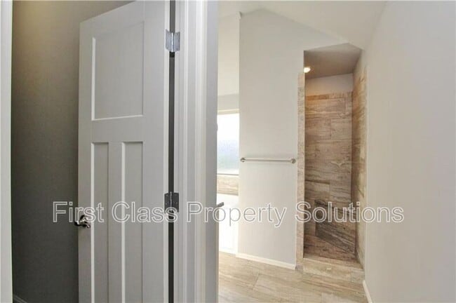 Building Photo - 4005 Brougham Way
