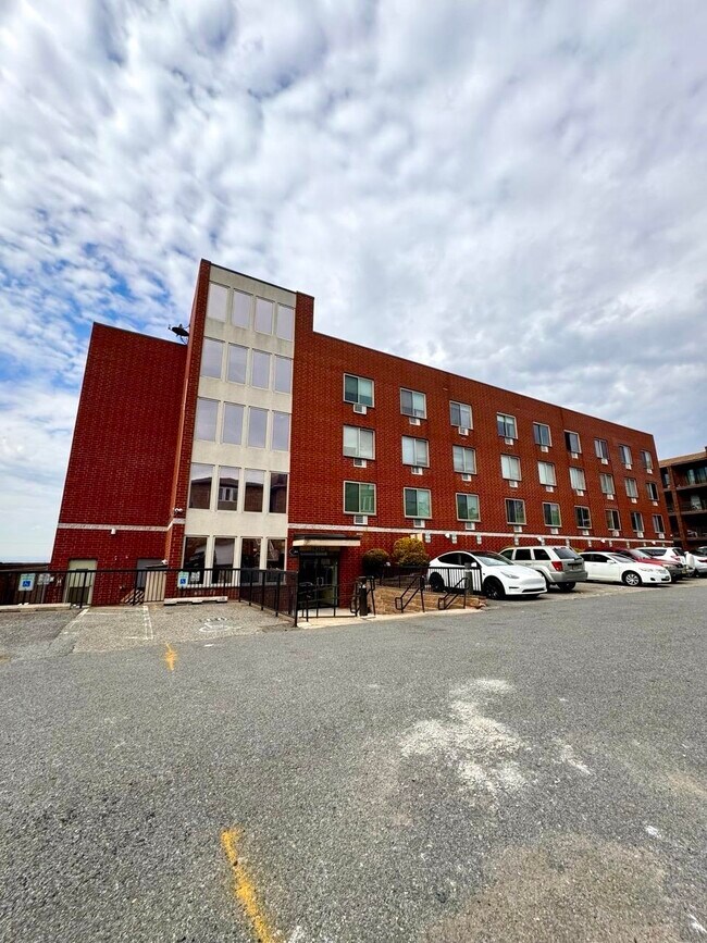 Building Photo - 1911 Grand Ave