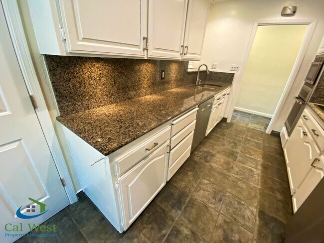 Building Photo - 4346 Glenmont Dr
