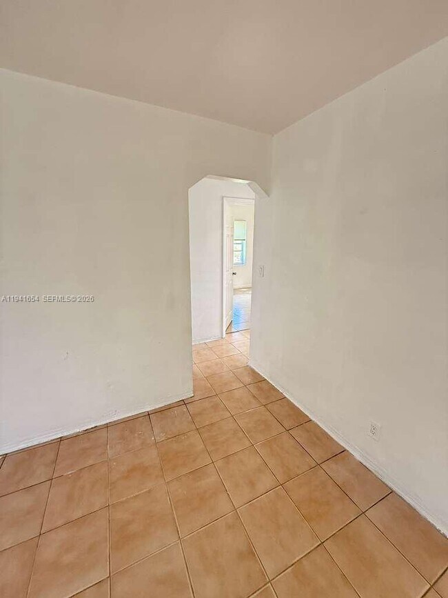 Building Photo - 6720 NW 6th Ct