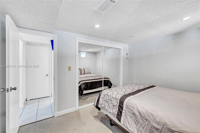 Building Photo - 5005 Collins Ave