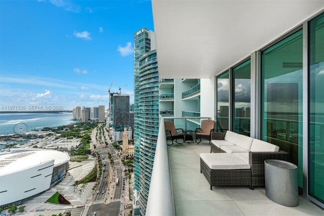 Building Photo - 900 Biscayne Blvd