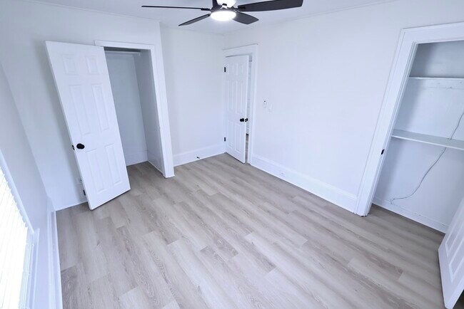 Building Photo - 1490 Hillside Terrace