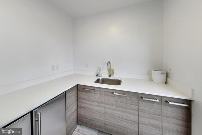 Building Photo - 1550 11th St NW