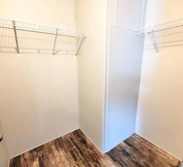 Building Photo - 9884 Northwinds Dr