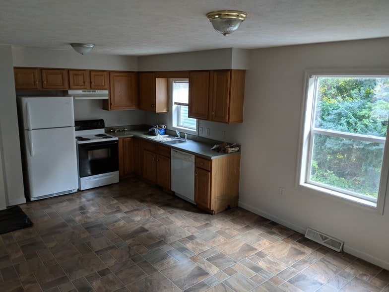 kitchen - 357 Braeside Ave