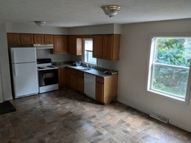 Building Photo - 357 Braeside Ave