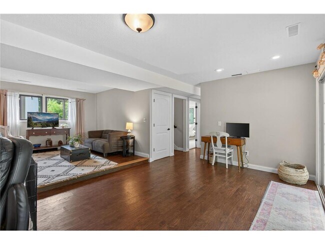 Building Photo - 16220 15th Ave N