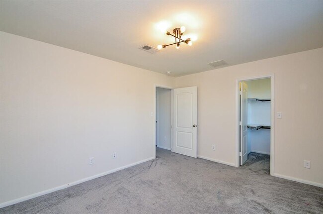 Building Photo - 7015 Baitland Dr