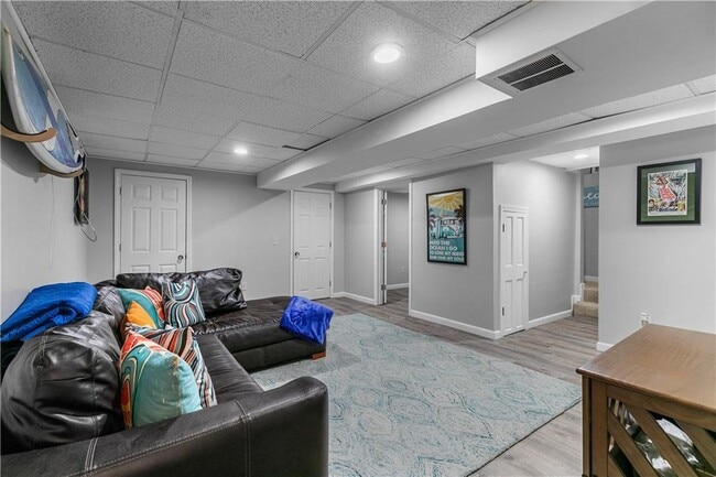 Building Photo - 391 Valley Rd