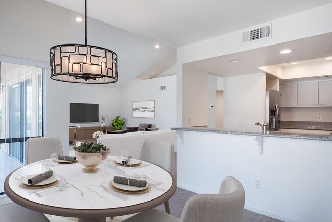 Building Photo - 35200 Cathedral Canyon Dr