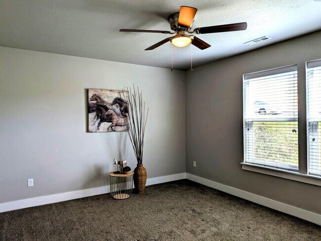 Building Photo - 4 BED HOME FOR RENT IN BENTON CITY MOVE-IN...