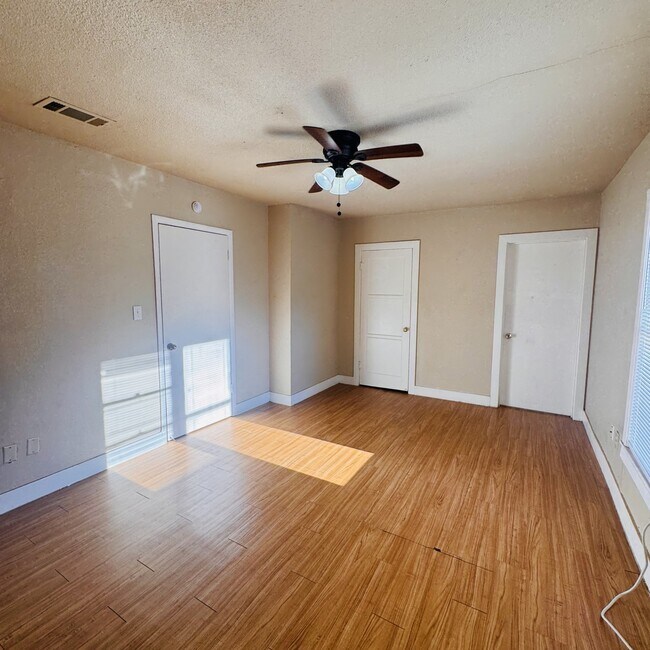 Building Photo - 4024 Howard St