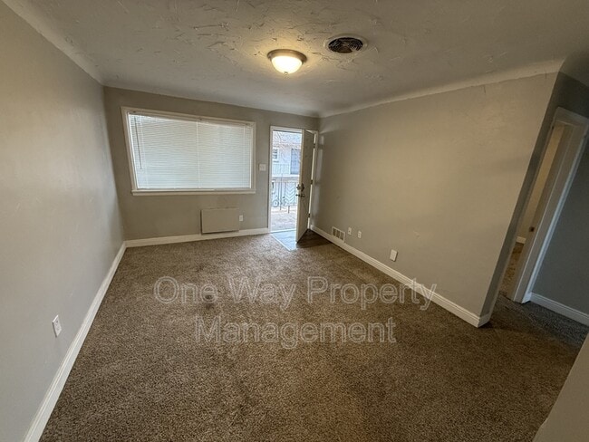 Building Photo - 1105 7th St