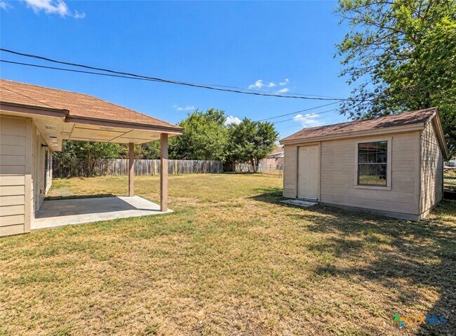 Building Photo - 2204 Lazy Ridge Dr
