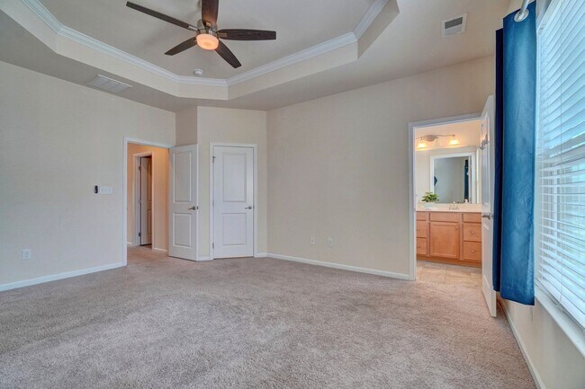 Building Photo - READY 08-17-26l!! A 3-Bedroom Townhome w/Garage in Culpepper Landing! Community Pool, Dog Park, P...