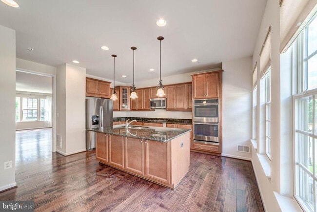 Building Photo - 705 River Mist Dr