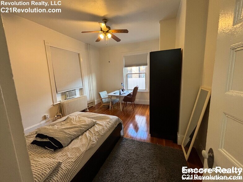 Building Photo - 24 Peterborough St