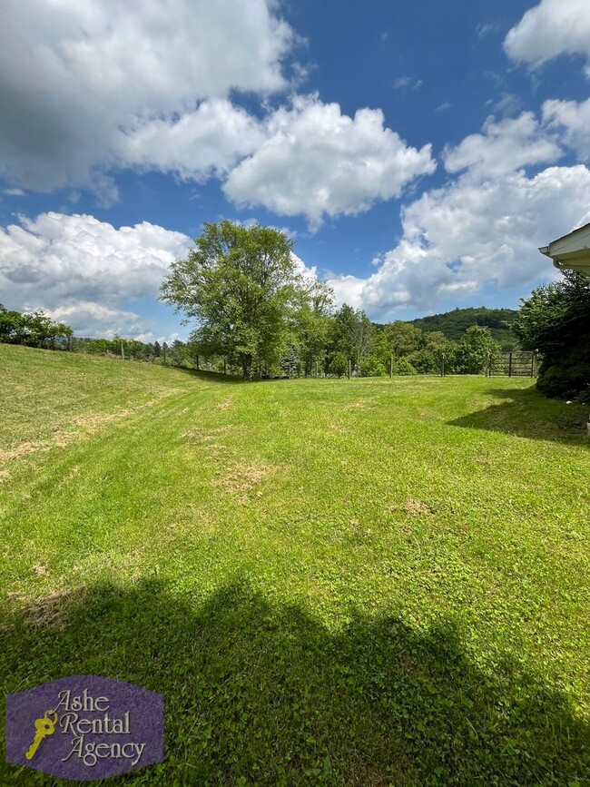 Building Photo - Charming 3bd/2ba House In West Jefferson