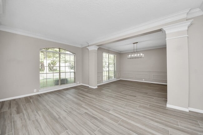 Building Photo - 1335 Crescent Pkwy Ct