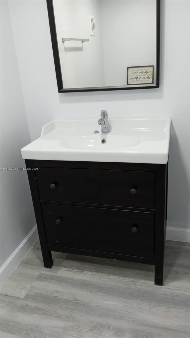 Building Photo - 9375 Fontainebleau Blvd