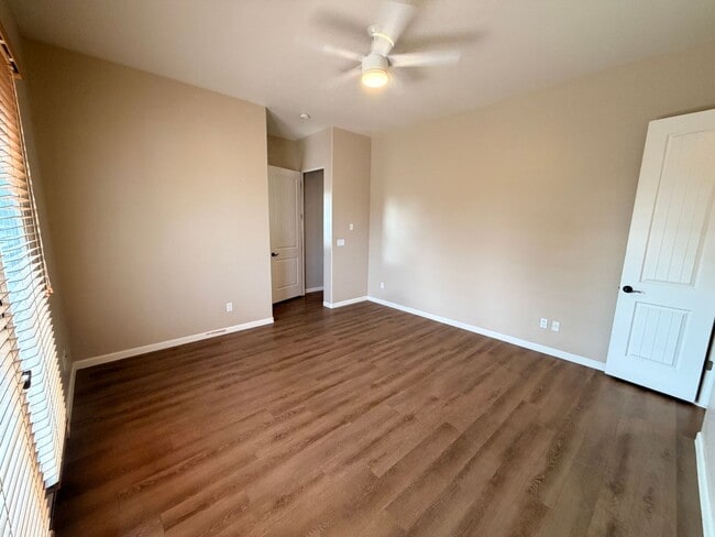 Building Photo - Move-in Special! End Unit *Gated* Downtown Phx Townhome 2 Car Garage!