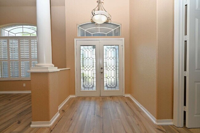Building Photo - 2618 High Ridge Dr