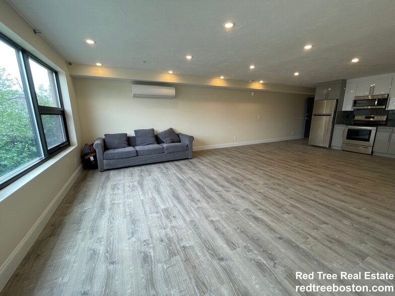 Building Photo - 1022 Commonwealth Ave