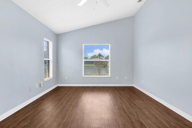 Building Photo - 2340 Commodores Club Blvd