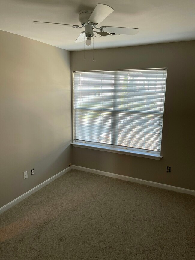 Building Photo - 16933 Toms River Loop