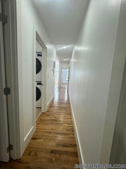 Building Photo - 120 Regent St