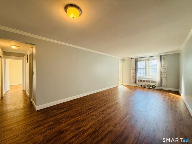 Building Photo - 39 Glenbrook Rd