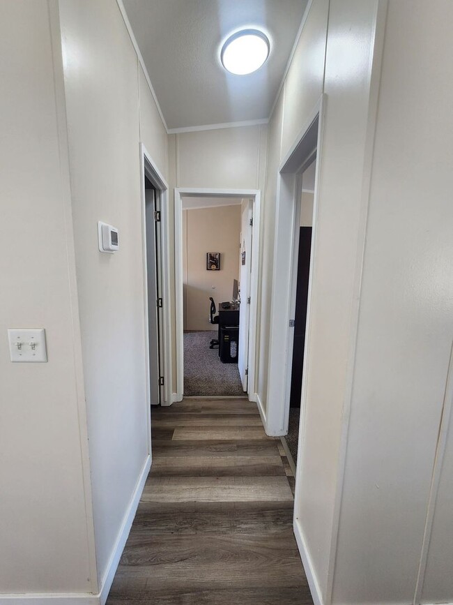 Building Photo - Fully Furnished 3 Bedroom Home