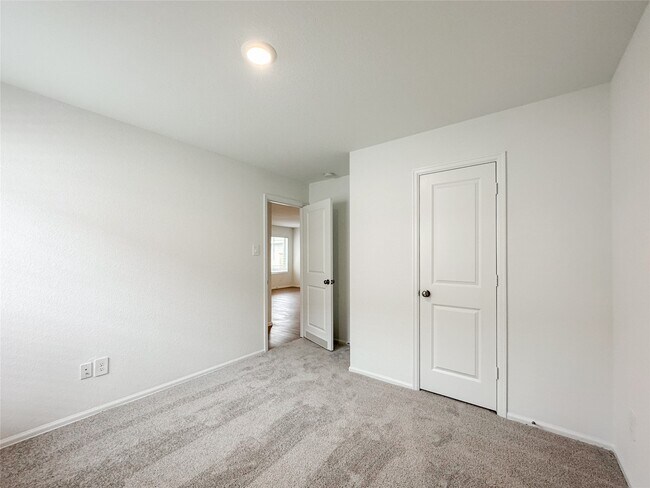 Building Photo - 1480 Las Cuevas Dr