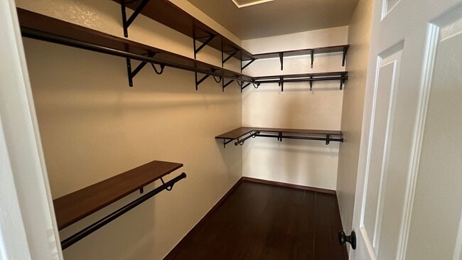 Building Photo - East Lancaster Home