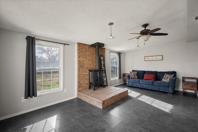 Building Photo - Fully Furnished Long-Term Rental!!