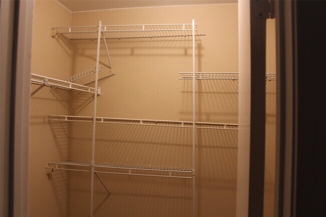 Building Photo - 16111 Aspenglenn Dr