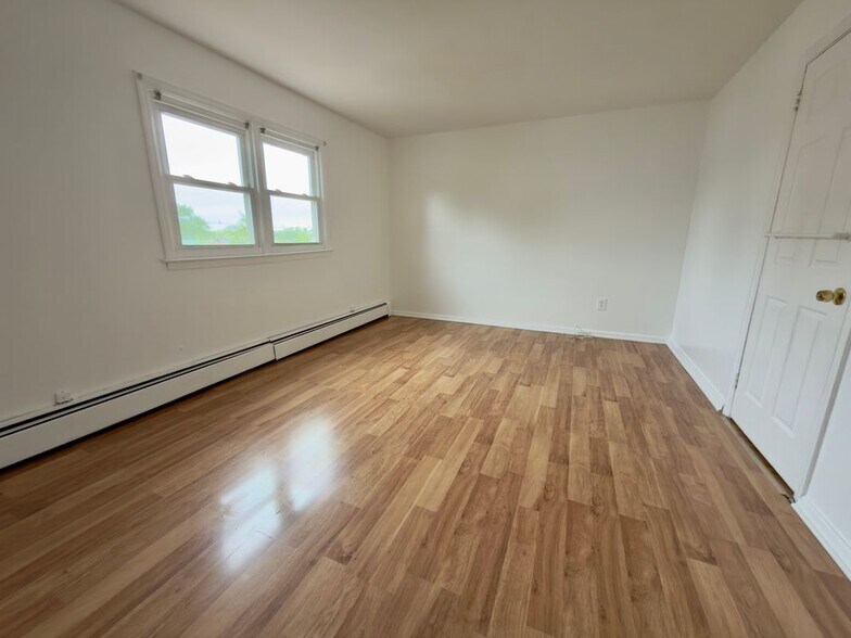 Building Photo - 215 Seaview Ave
